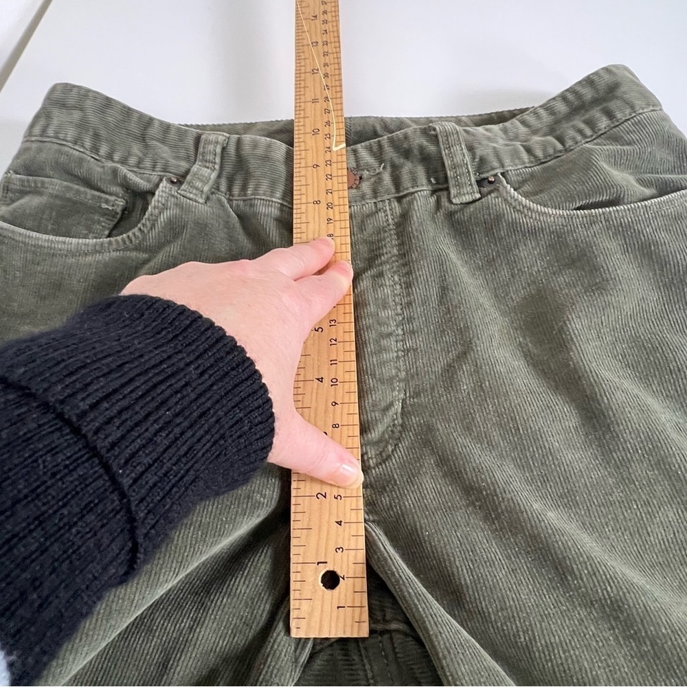 L.L.Bean Favorite Fit corduroy pants in size 6 Medium Tall (M/T) for women. - Picture 8 of 10